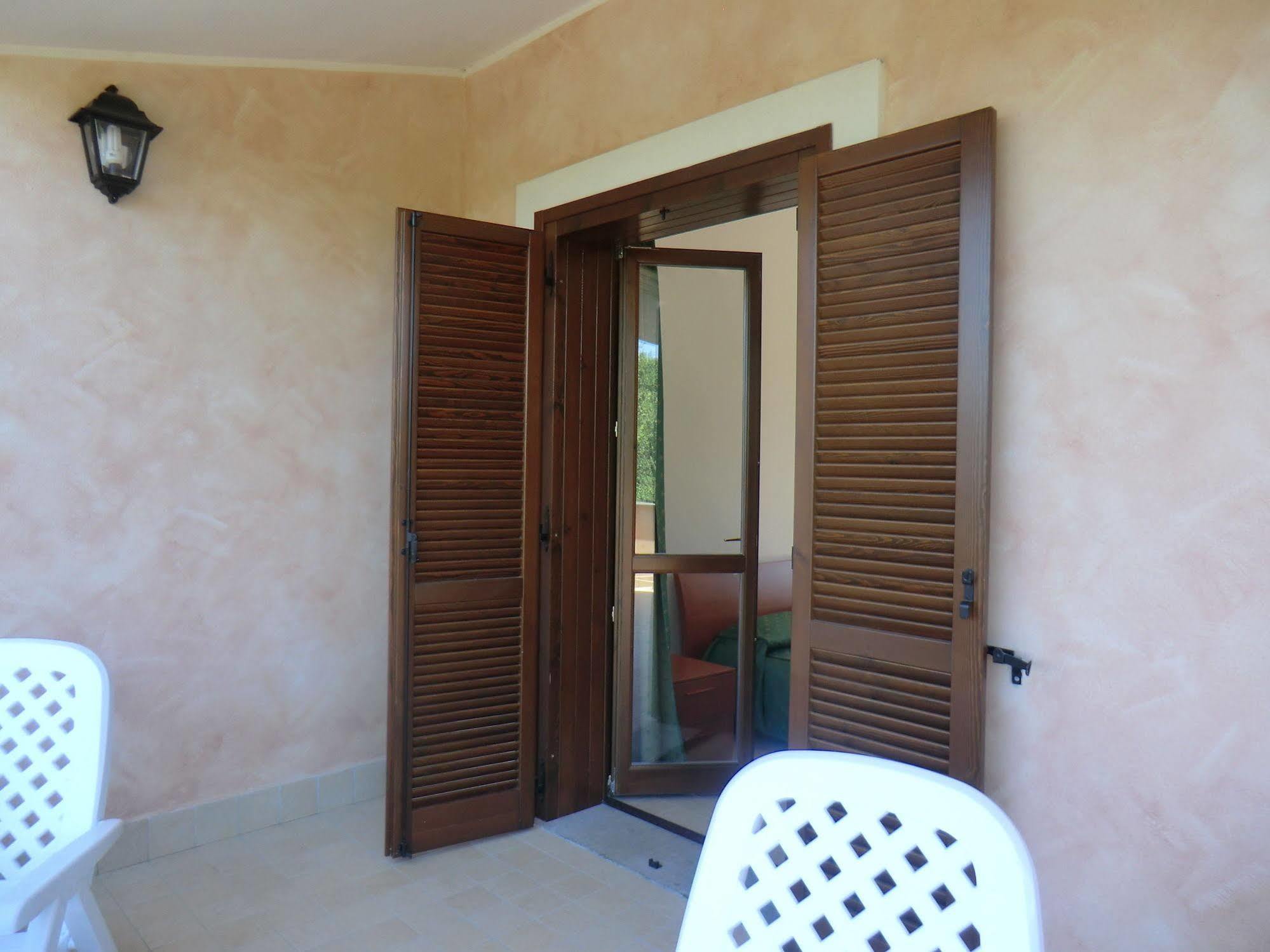 Il Casaletto Dei Ludi Aparthotel Aranova Exteriör bild