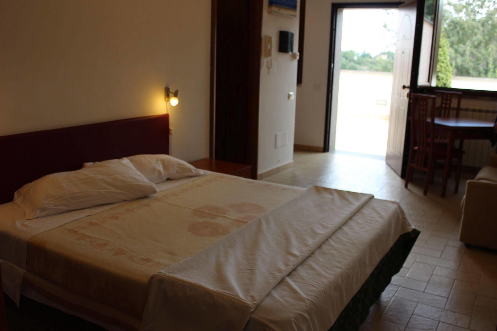 Il Casaletto Dei Ludi Aparthotel Aranova Exteriör bild
