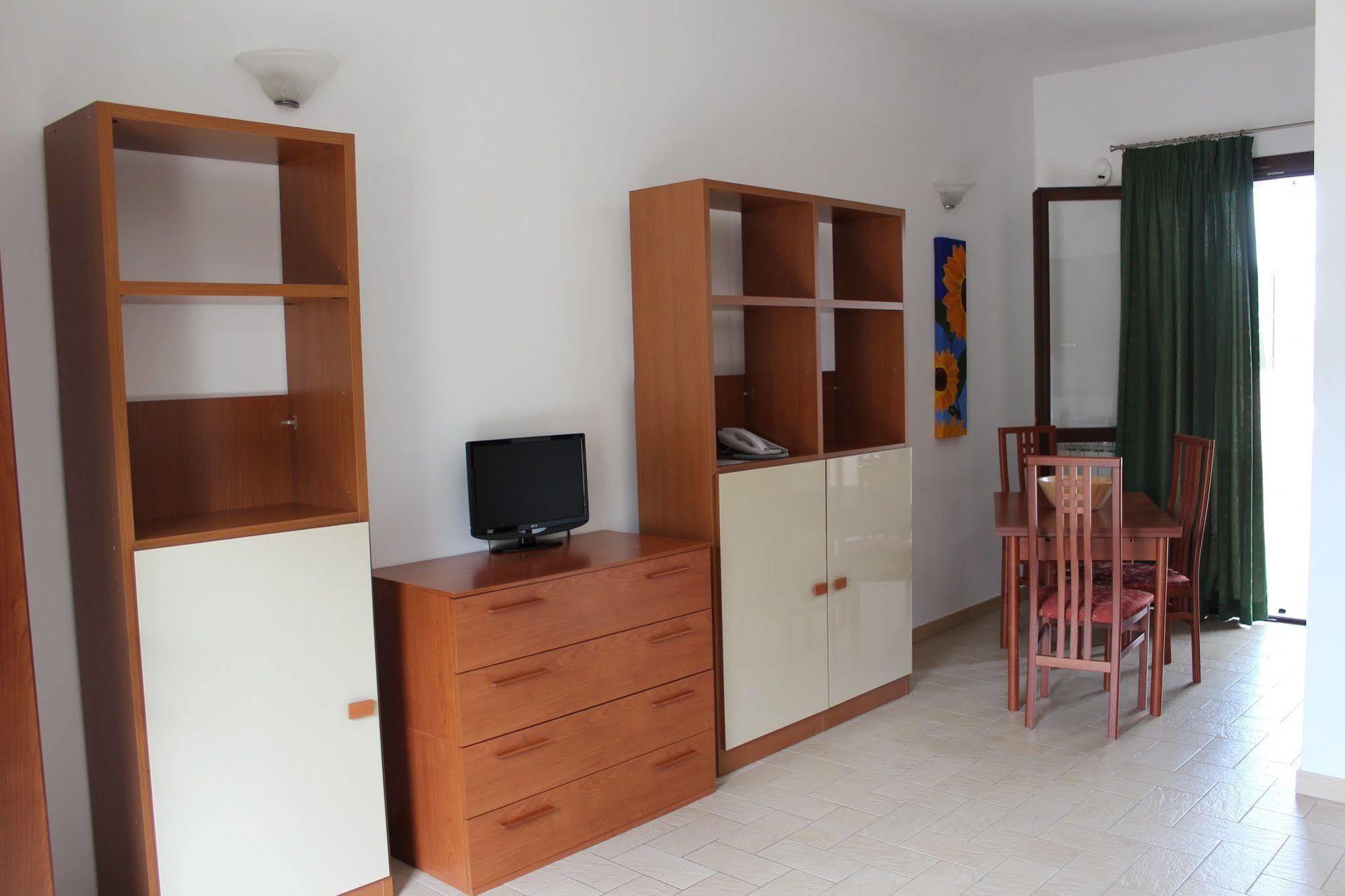 Il Casaletto Dei Ludi Aparthotel Aranova Exteriör bild