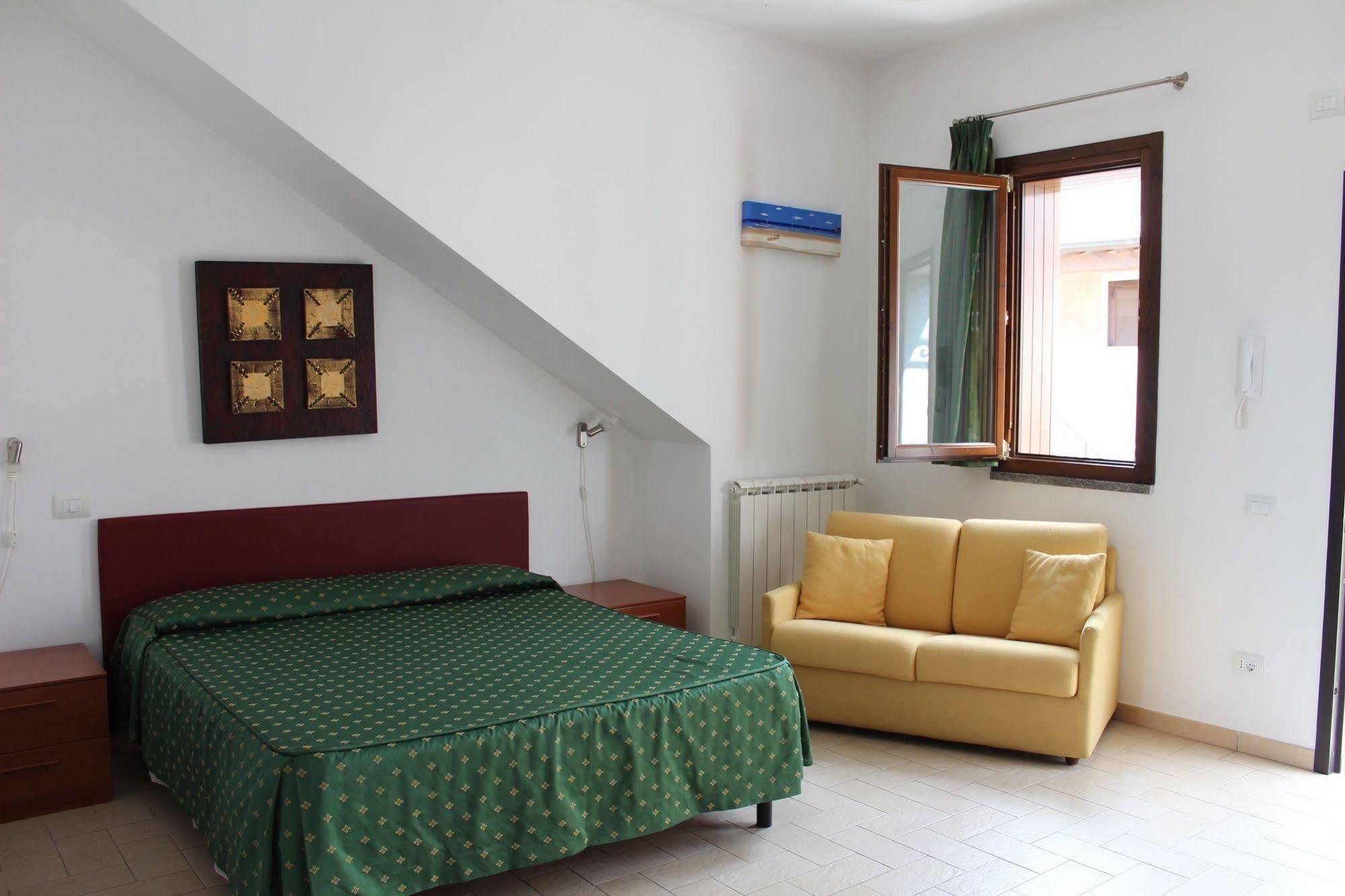 Il Casaletto Dei Ludi Aparthotel Aranova Exteriör bild