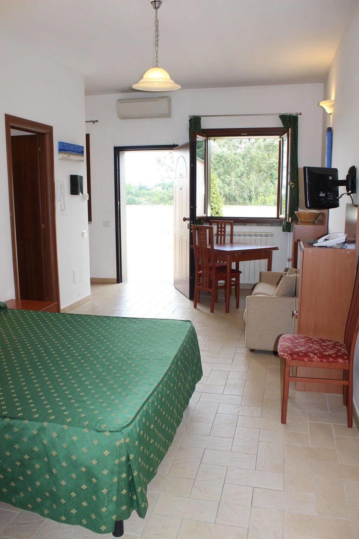 Il Casaletto Dei Ludi Aparthotel Aranova Exteriör bild