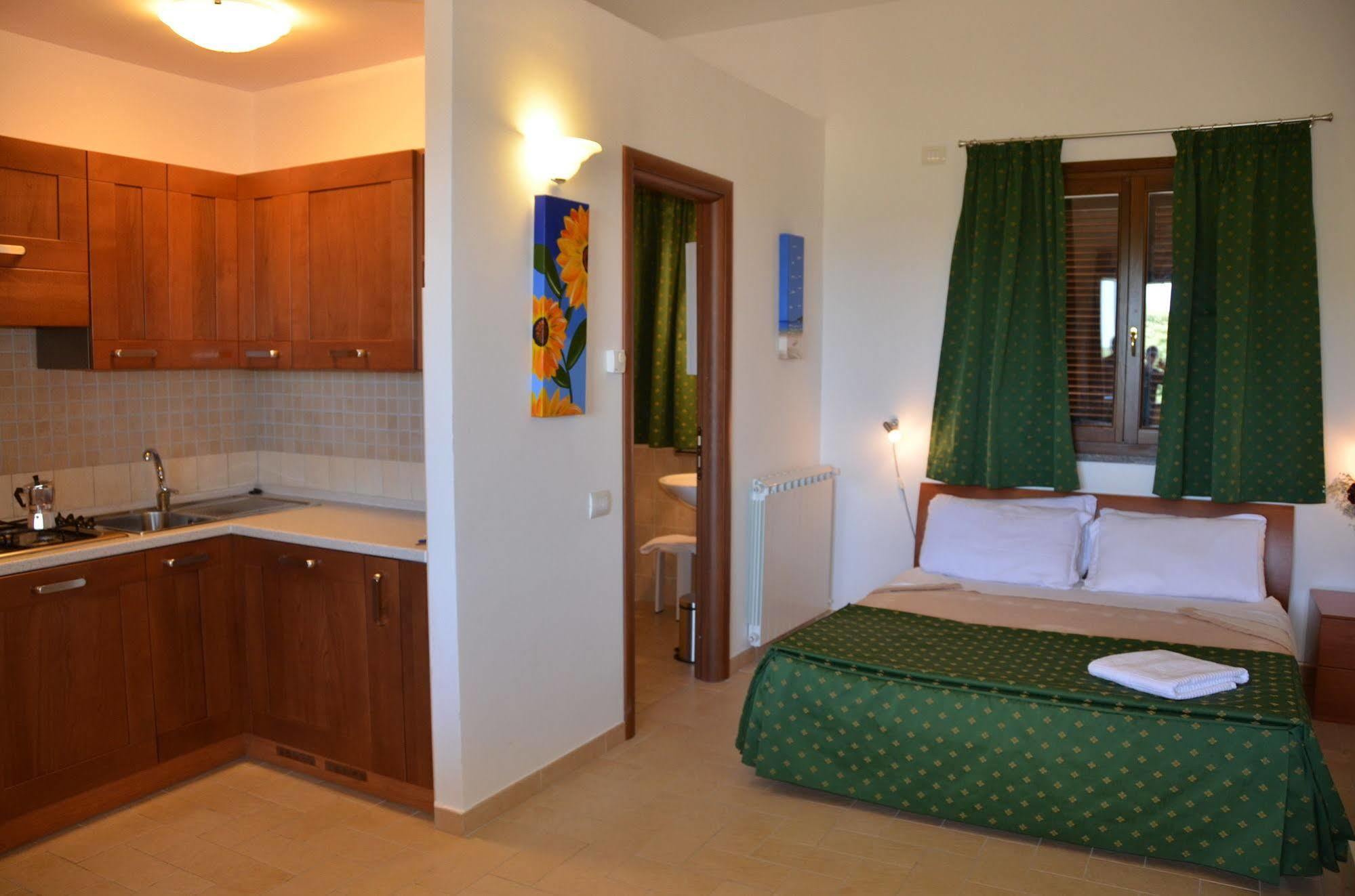 Il Casaletto Dei Ludi Aparthotel Aranova Exteriör bild