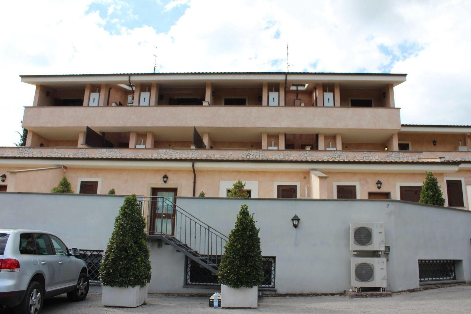 Il Casaletto Dei Ludi Aparthotel Aranova Exteriör bild